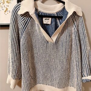 Aerie Navy and Cream V-Neck Sweater